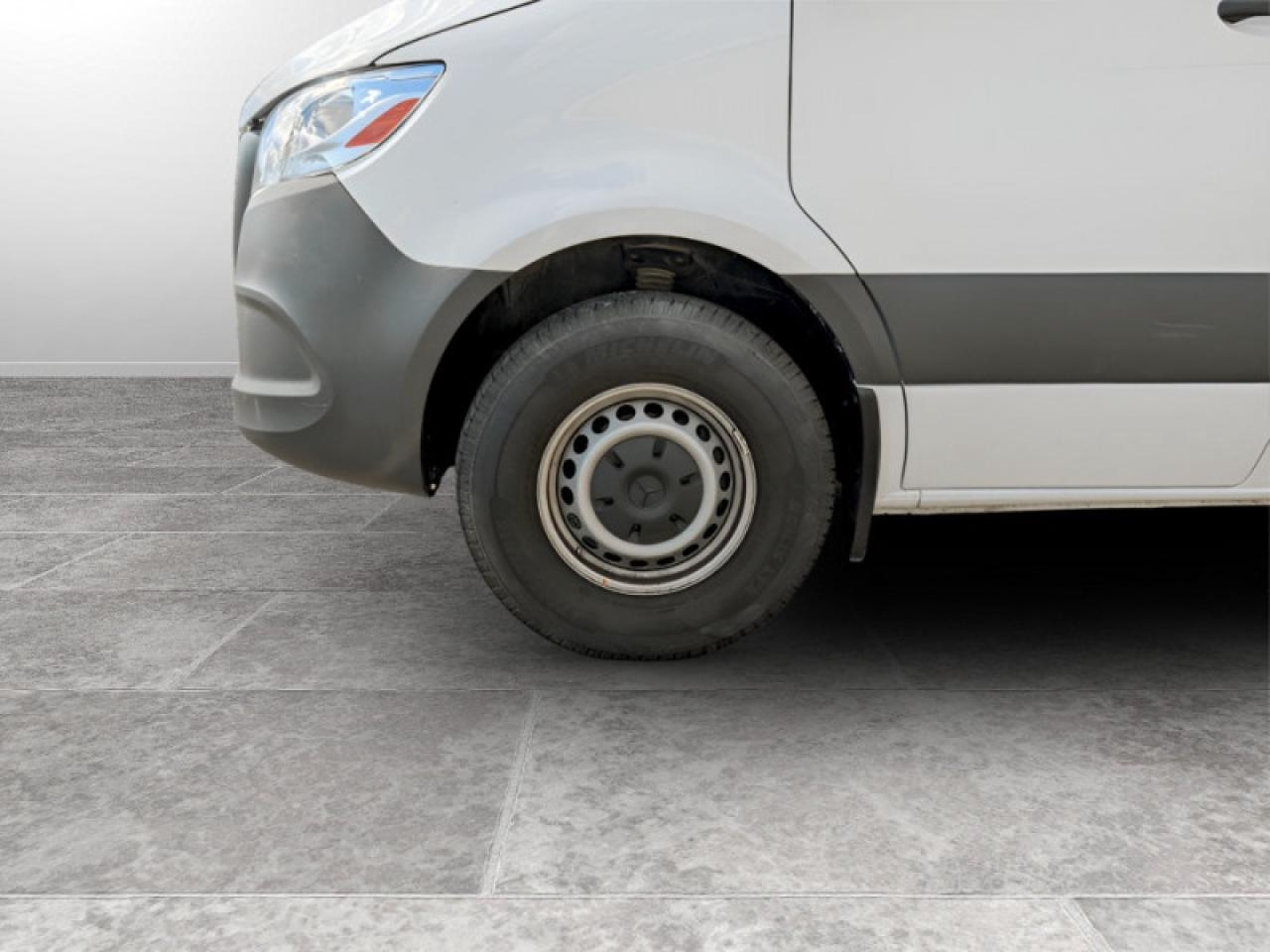 2024 Mercedes-Benz Sprinter Crew Van Cargo 170 WB  **LOW KMS** Photo