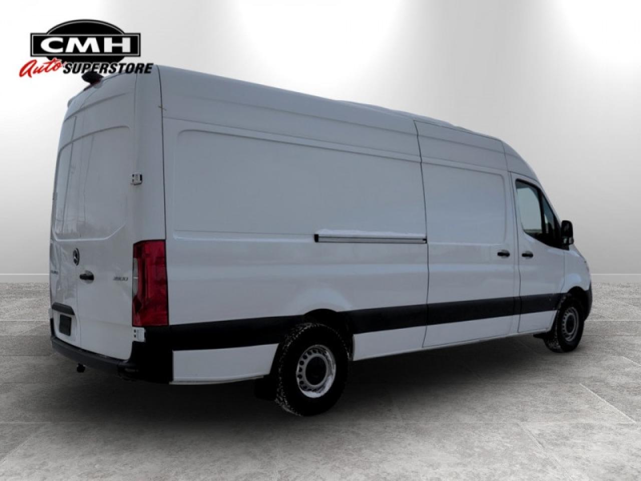 2024 Mercedes-Benz Sprinter Crew Van Cargo 170 WB  **LOW KMS** Photo