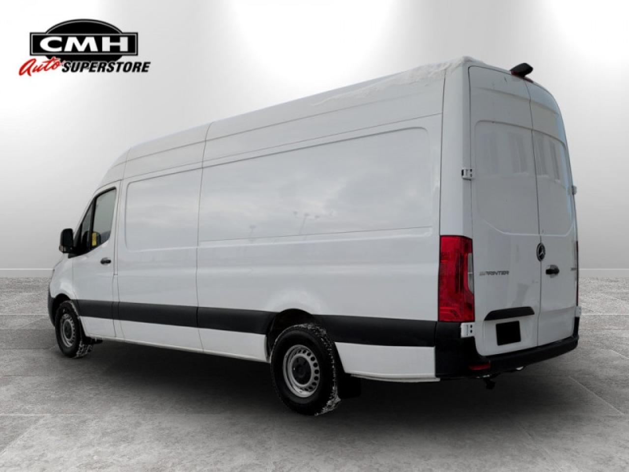 2024 Mercedes-Benz Sprinter Crew Van Cargo 170 WB  **LOW KMS** Photo2