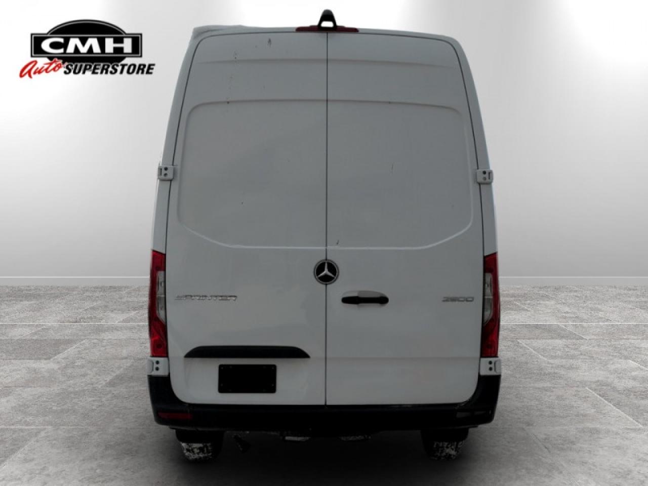 2024 Mercedes-Benz Sprinter Crew Van Cargo 170 WB  **LOW KMS** Photo