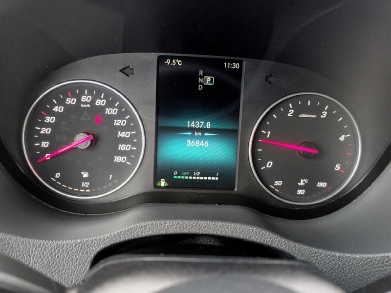 2024 Mercedes-Benz Sprinter Crew Van Cargo 170 WB  **LOW KMS** Photo