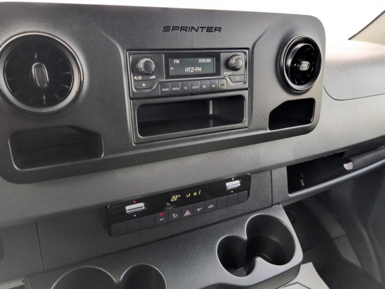 2024 Mercedes-Benz Sprinter Crew Van Cargo 170 WB  **LOW KMS** Photo