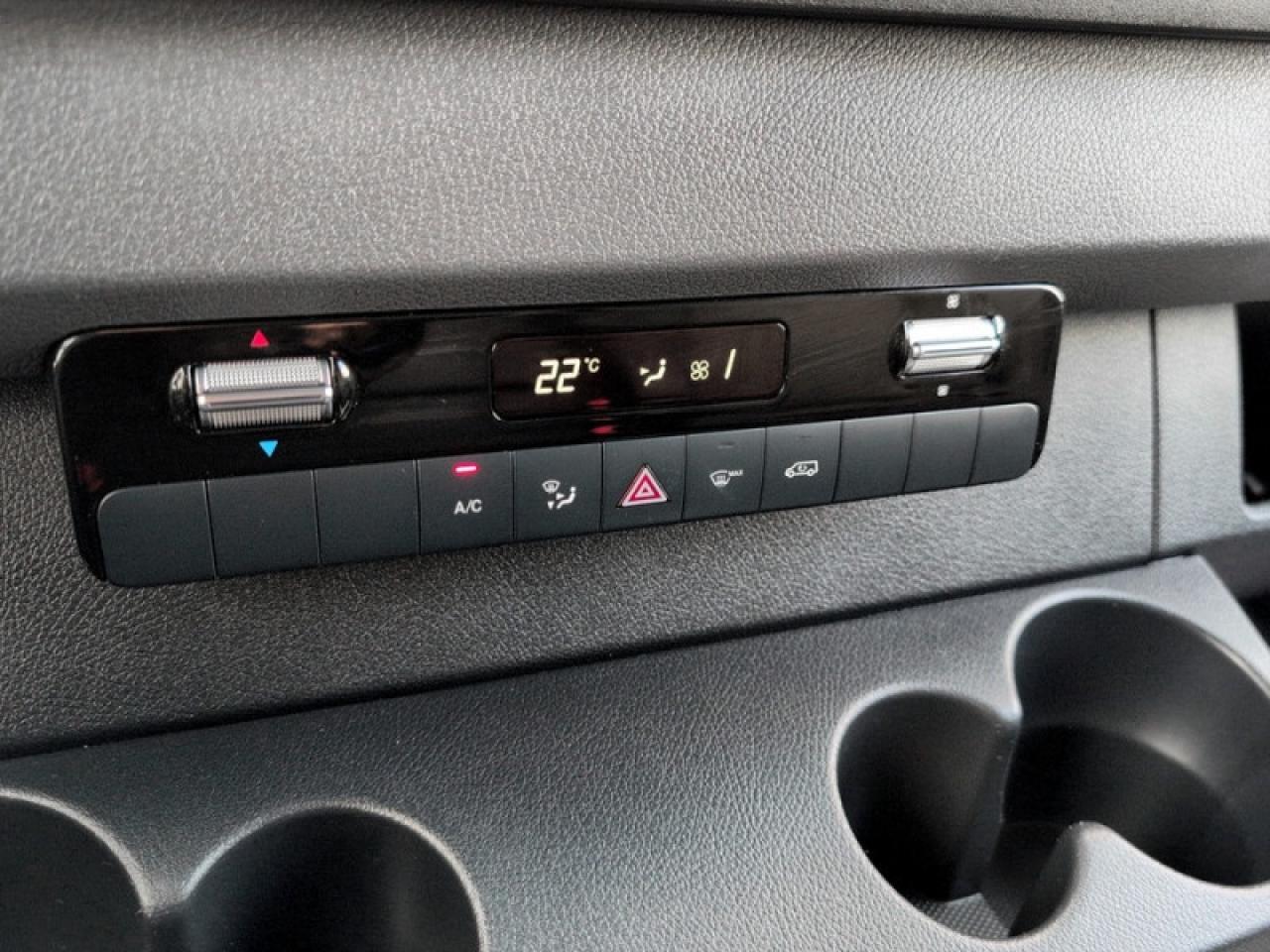 2024 Mercedes-Benz Sprinter Crew Van Cargo 170 WB  **LOW KMS** Photo