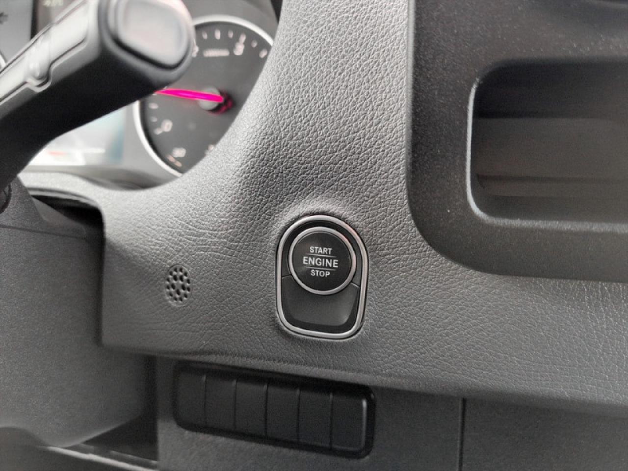 2024 Mercedes-Benz Sprinter Crew Van Cargo 170 WB  **LOW KMS** Photo