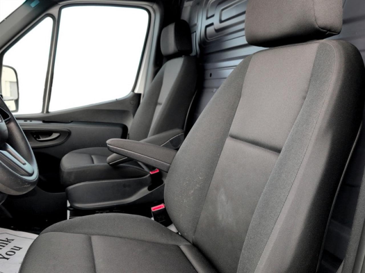 2024 Mercedes-Benz Sprinter Crew Van Cargo 170 WB  **LOW KMS** Photo