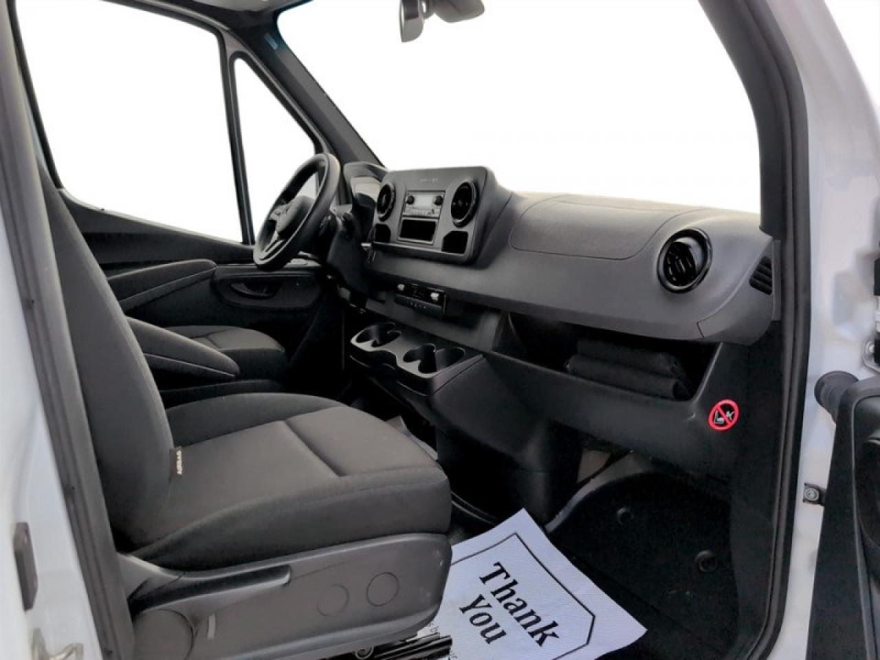 2024 Mercedes-Benz Sprinter Crew Van Cargo 170 WB  **LOW KMS** Photo