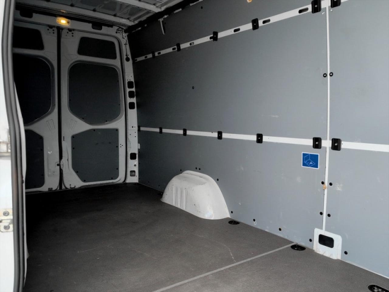 2024 Mercedes-Benz Sprinter Crew Van Cargo 170 WB  **LOW KMS** Photo