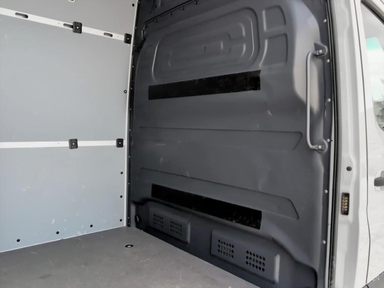 2024 Mercedes-Benz Sprinter Crew Van Cargo 170 WB  **LOW KMS** Photo