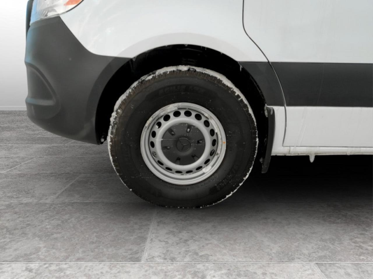 2024 Mercedes-Benz Sprinter Crew Van Cargo 170 WB  **LOW KMS** Photo