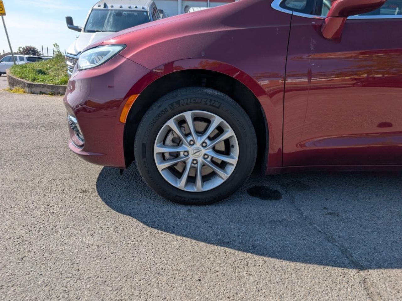 2021 Chrysler Pacifica Touring  *AWD SAFETY-TECH* Photo