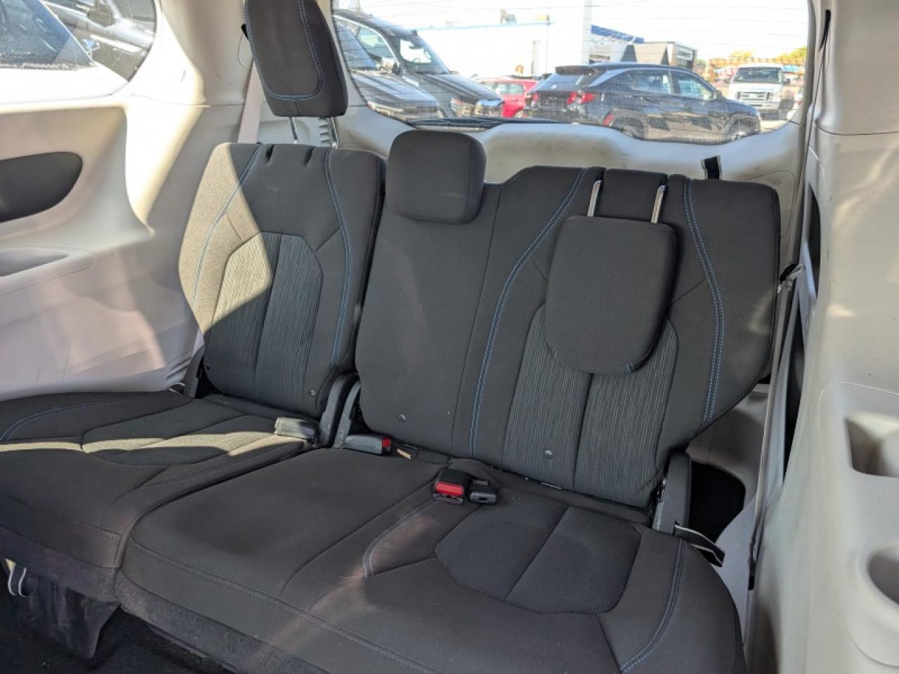 2021 Chrysler Pacifica Touring  *AWD SAFETY-TECH* Photo
