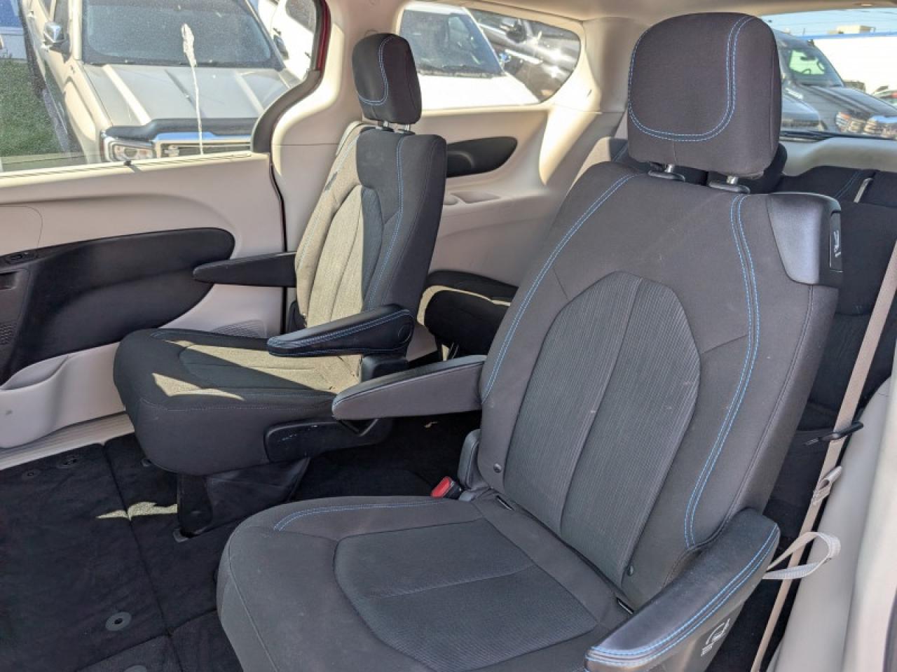 2021 Chrysler Pacifica Touring  *AWD SAFETY-TECH* Photo