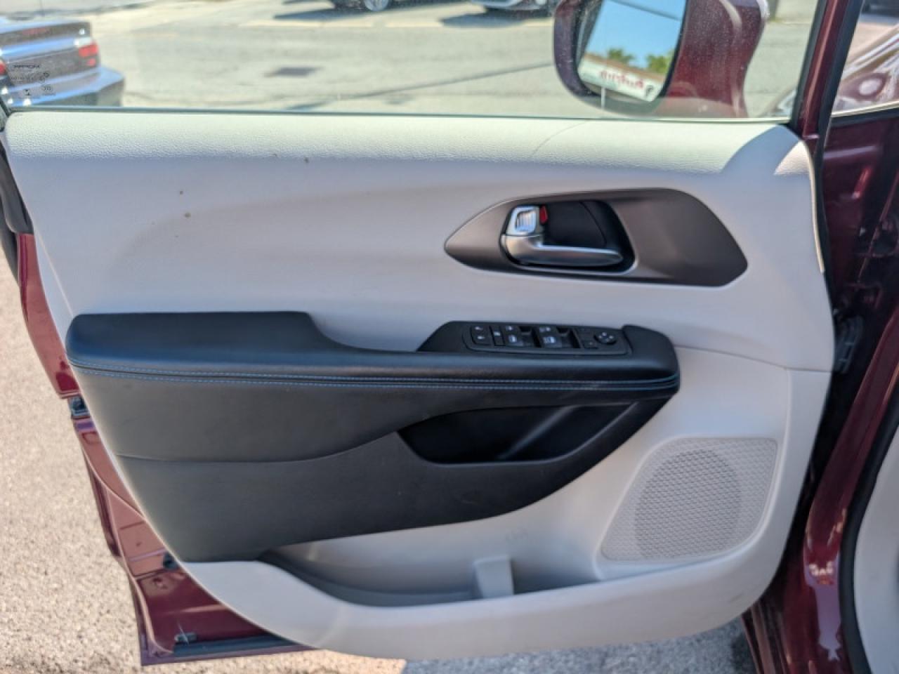 2021 Chrysler Pacifica Touring  *AWD SAFETY-TECH* Photo