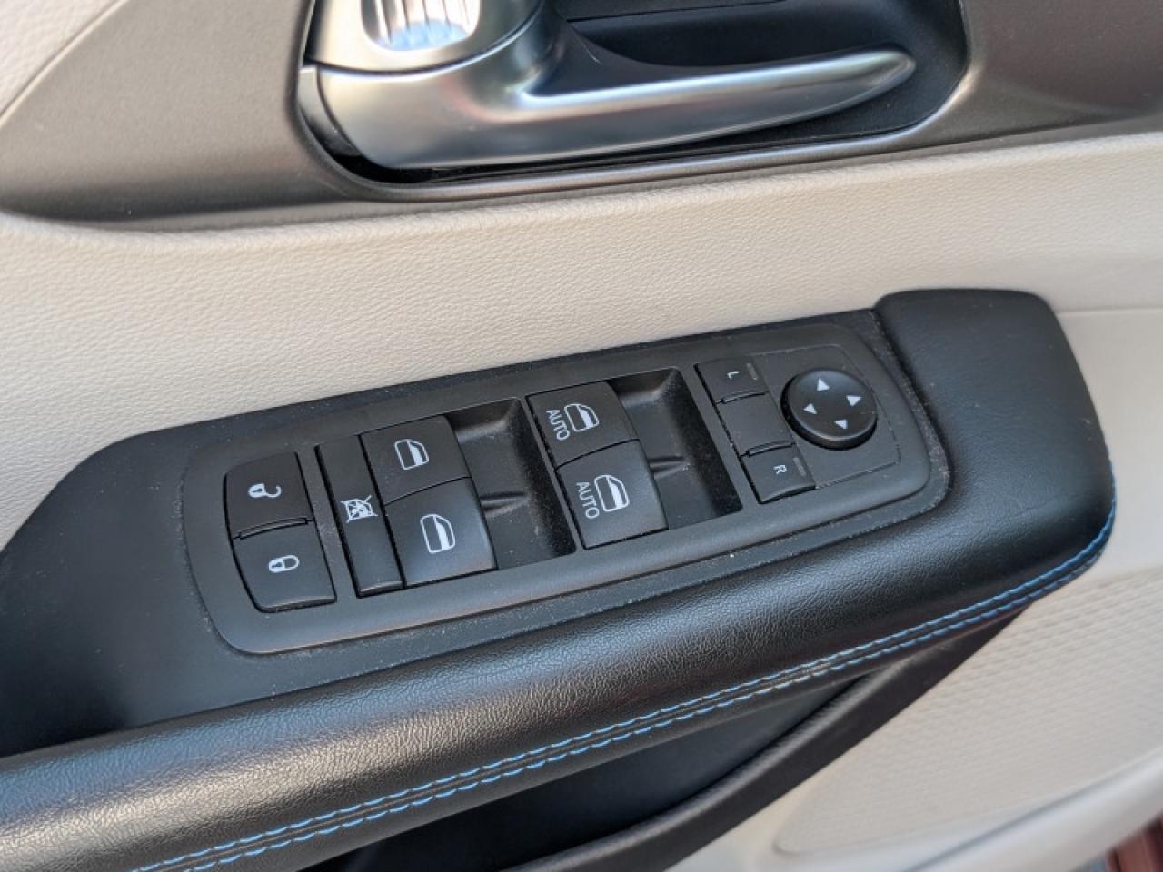2021 Chrysler Pacifica Touring  *AWD SAFETY-TECH* Photo