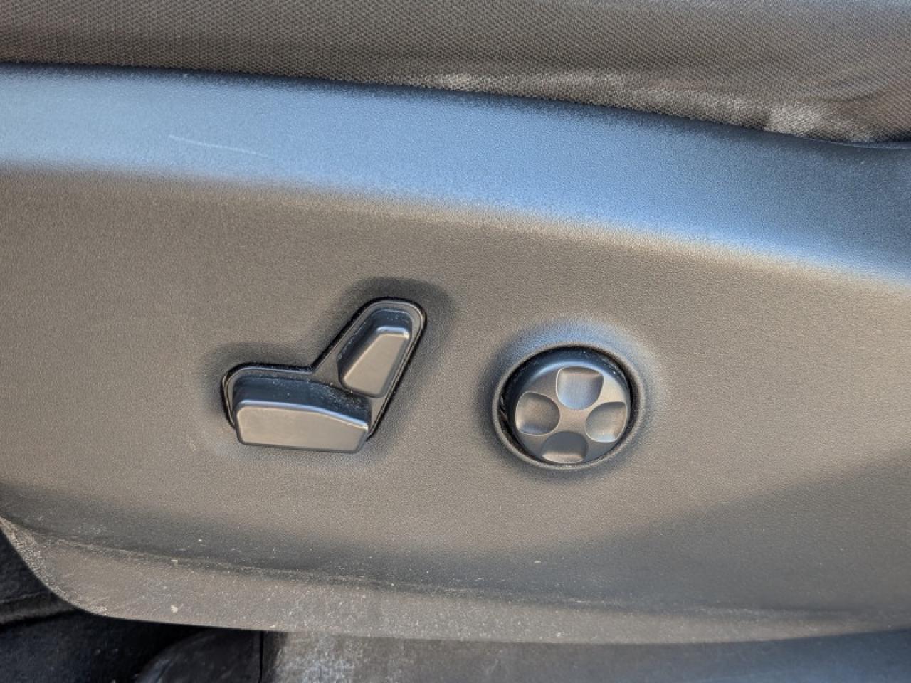 2021 Chrysler Pacifica Touring  *AWD SAFETY-TECH* Photo