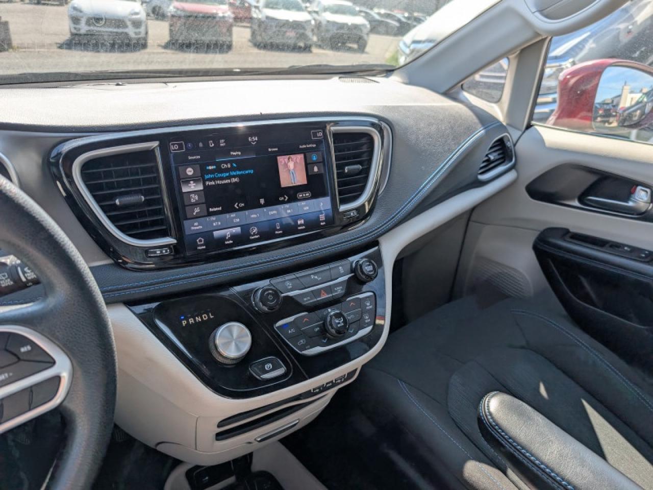 2021 Chrysler Pacifica Touring  *AWD SAFETY-TECH* Photo