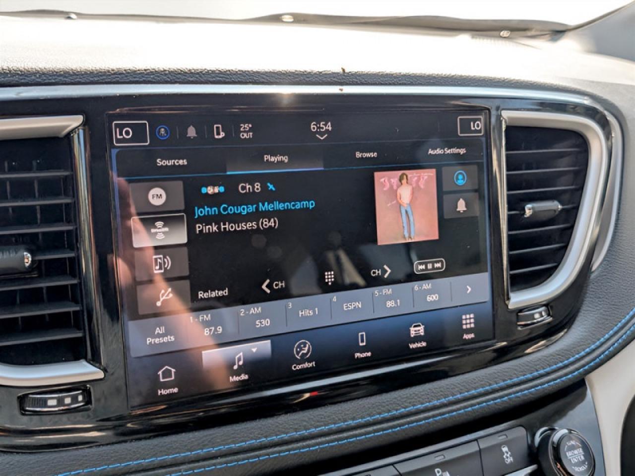 2021 Chrysler Pacifica Touring  *AWD SAFETY-TECH* Photo