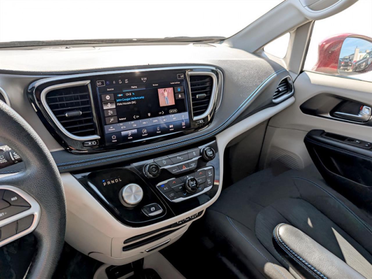 2021 Chrysler Pacifica Touring  *AWD SAFETY-TECH* Photo