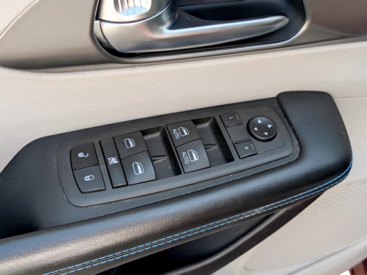 2021 Chrysler Pacifica Touring  *AWD SAFETY-TECH* Photo