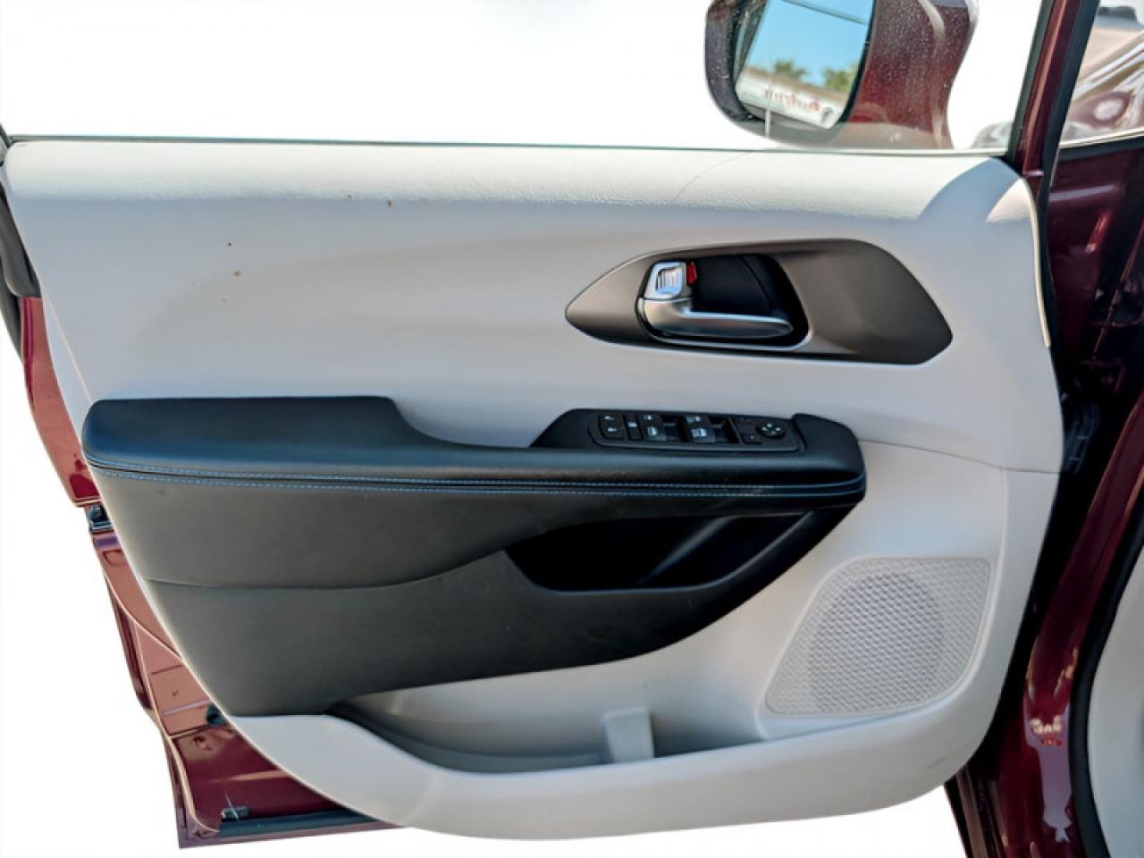 2021 Chrysler Pacifica Touring  *AWD SAFETY-TECH* Photo