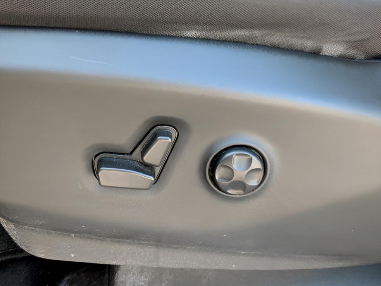 2021 Chrysler Pacifica Touring  *AWD SAFETY-TECH* Photo