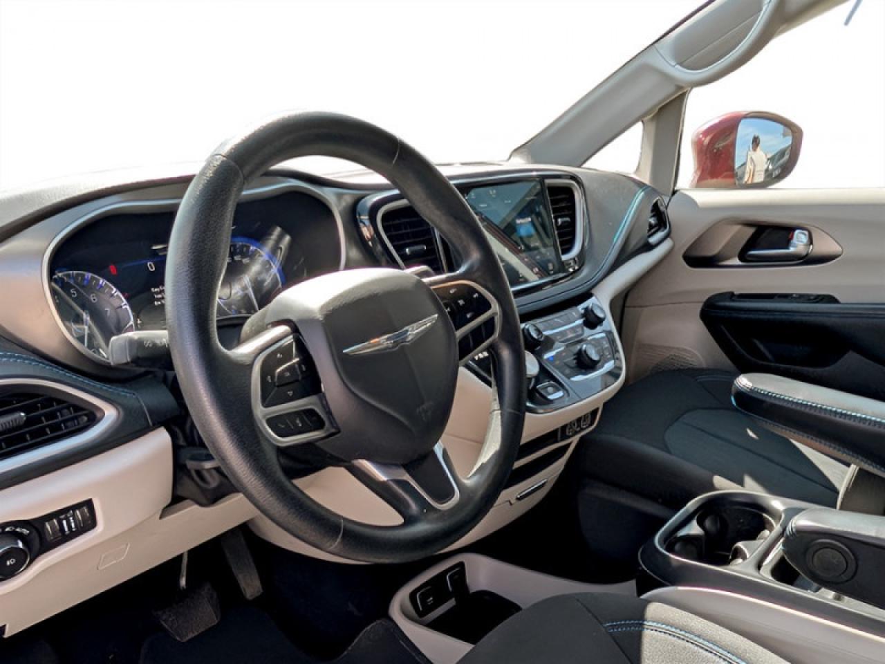 2021 Chrysler Pacifica Touring  *AWD SAFETY-TECH* Photo