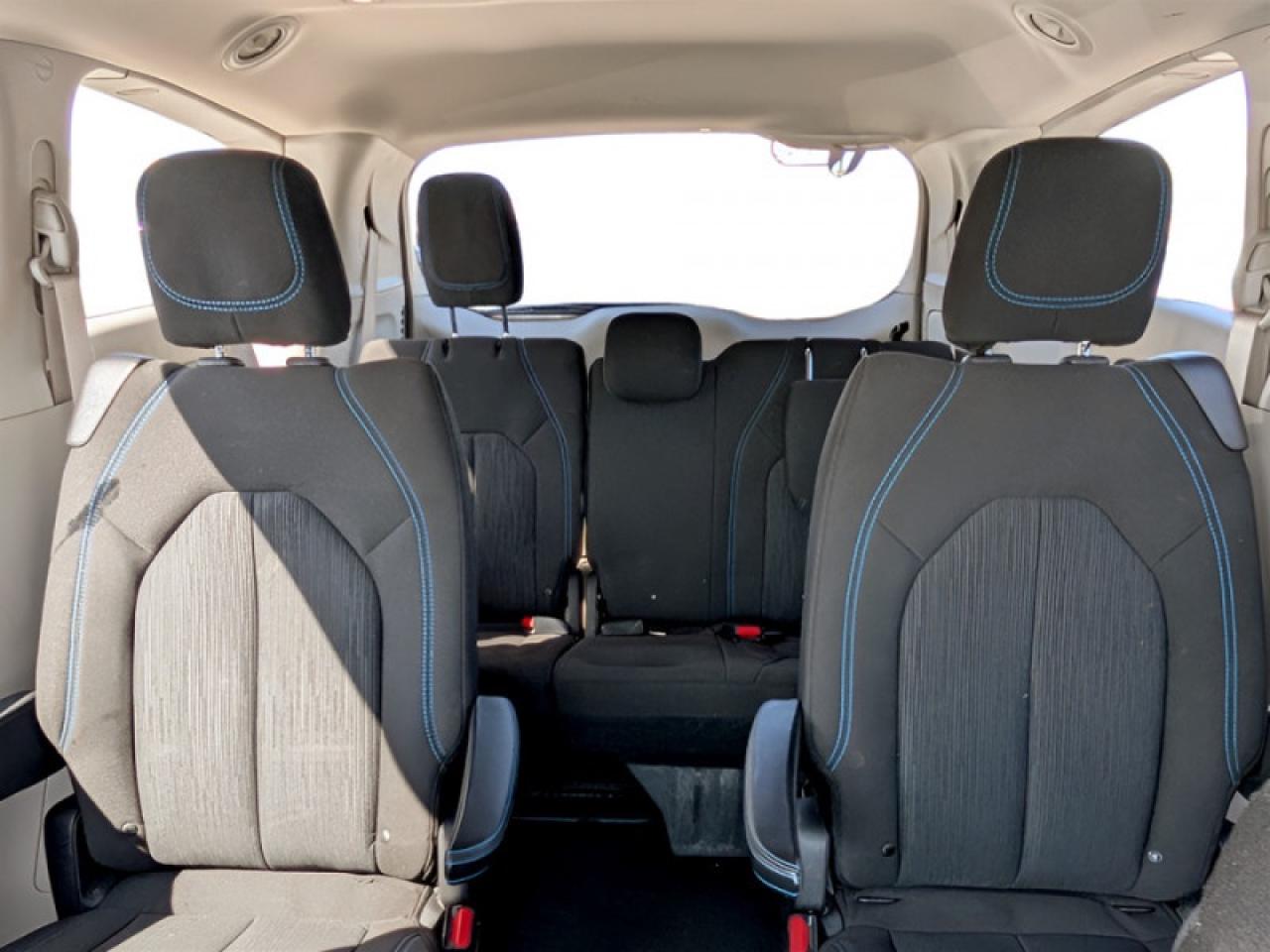 2021 Chrysler Pacifica Touring  *AWD SAFETY-TECH* Photo