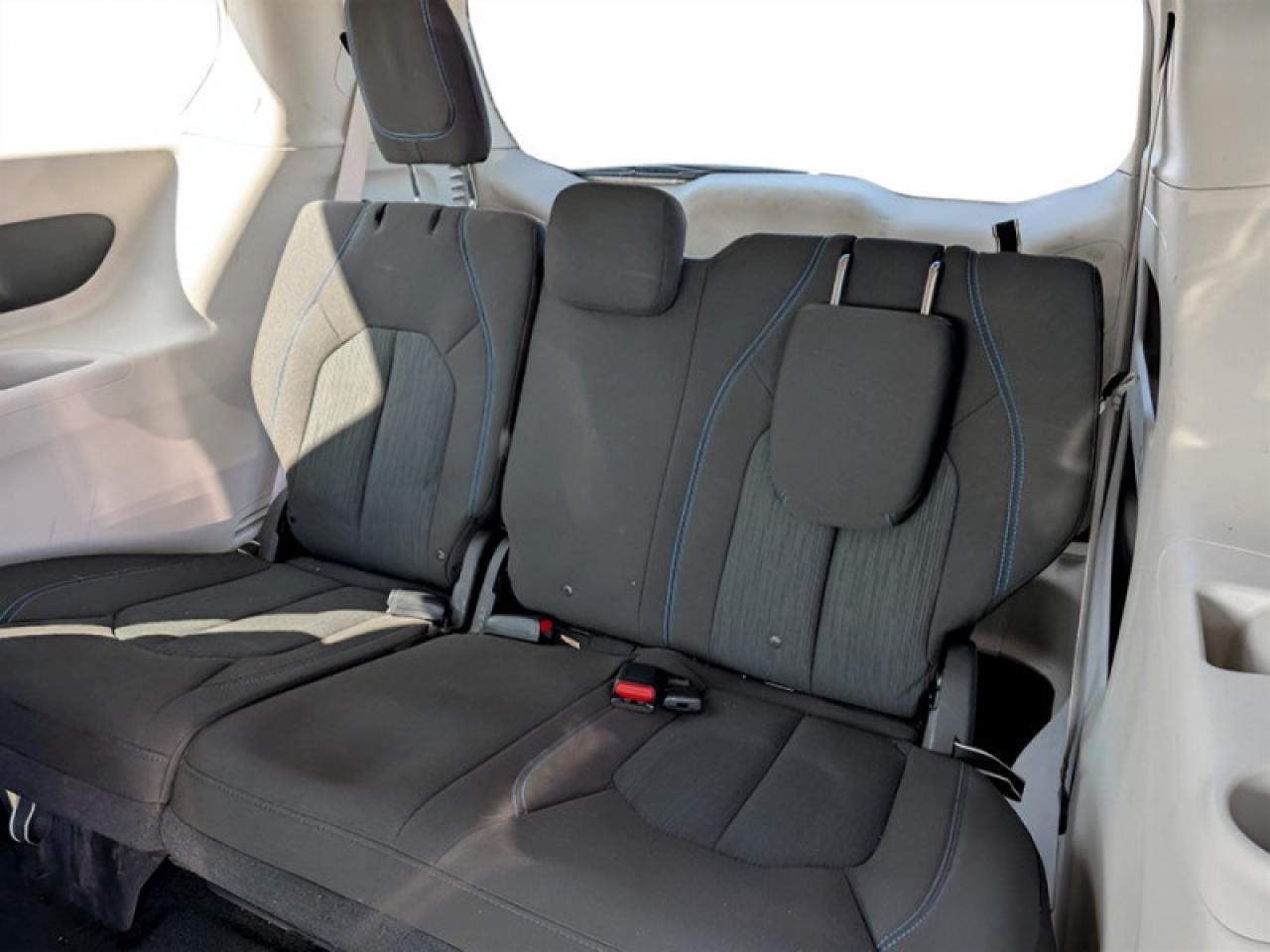 2021 Chrysler Pacifica Touring  *AWD SAFETY-TECH* Photo