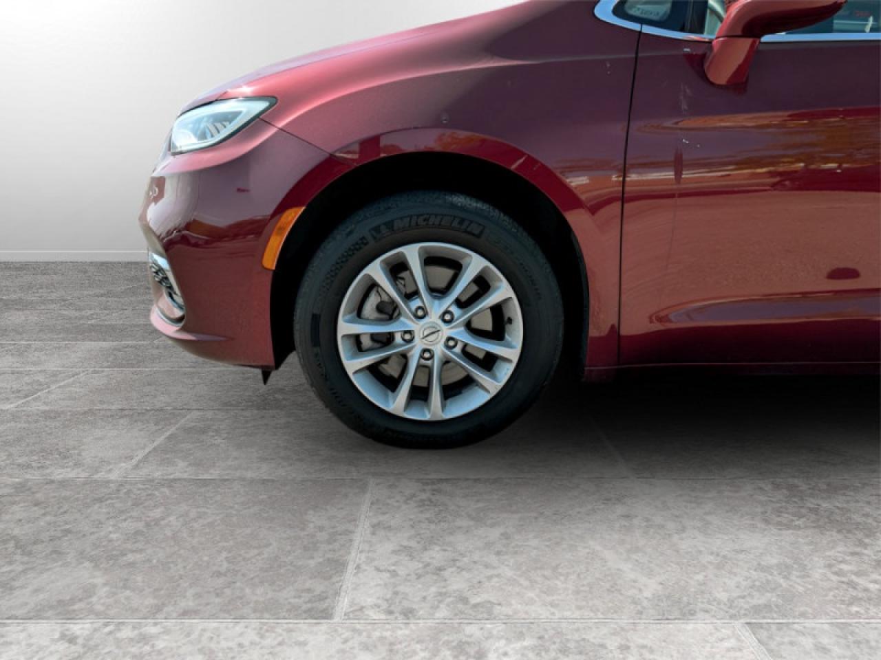 2021 Chrysler Pacifica Touring  *AWD SAFETY-TECH* Photo