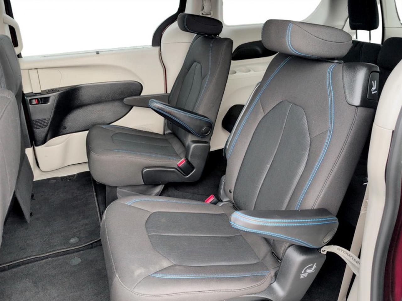 2021 Chrysler Pacifica Touring  *AWD SAFETY-TECH* Photo