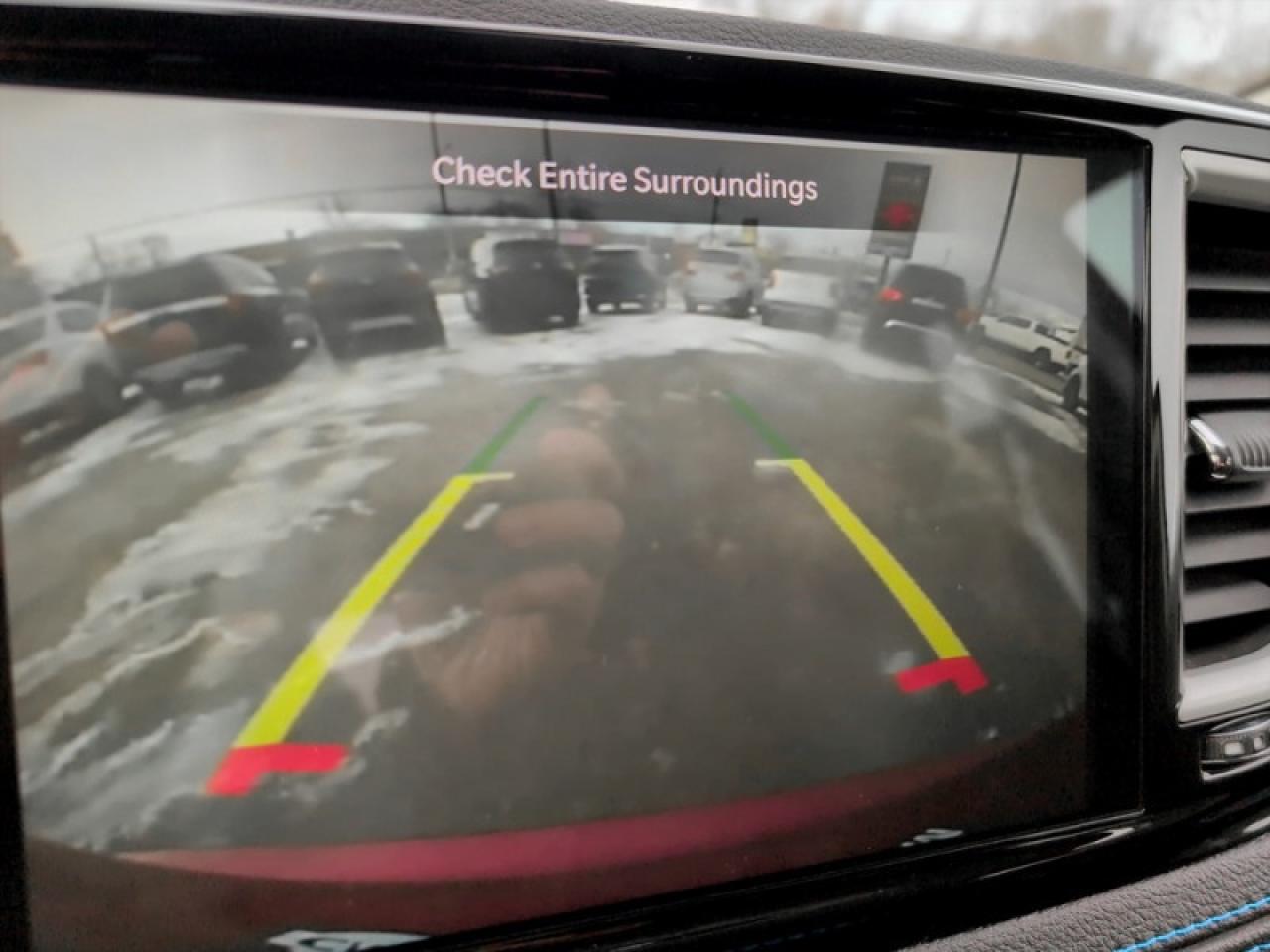 2021 Chrysler Pacifica Touring  *AWD SAFETY-TECH* Photo