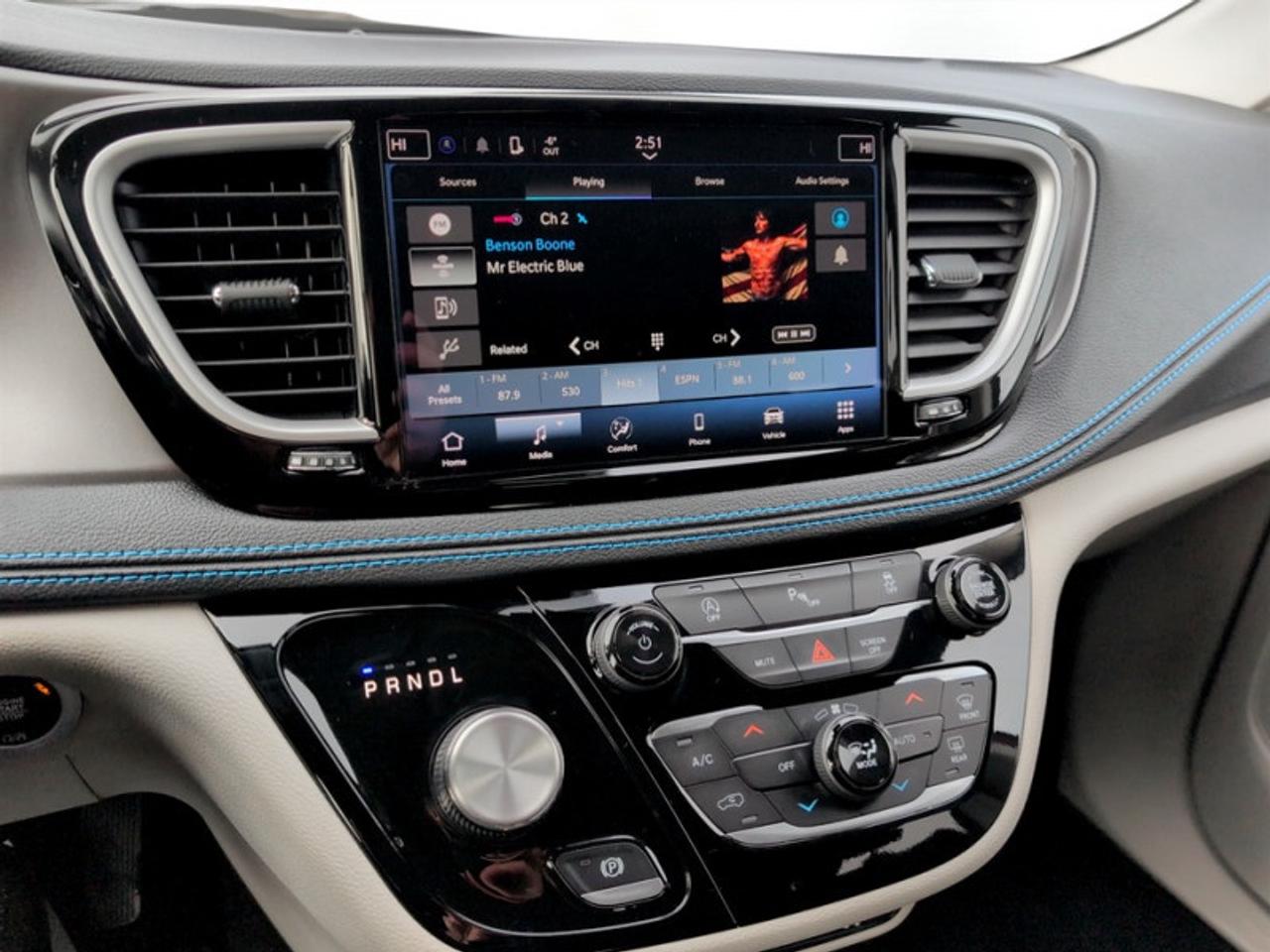 2021 Chrysler Pacifica Touring  *AWD SAFETY-TECH* Photo