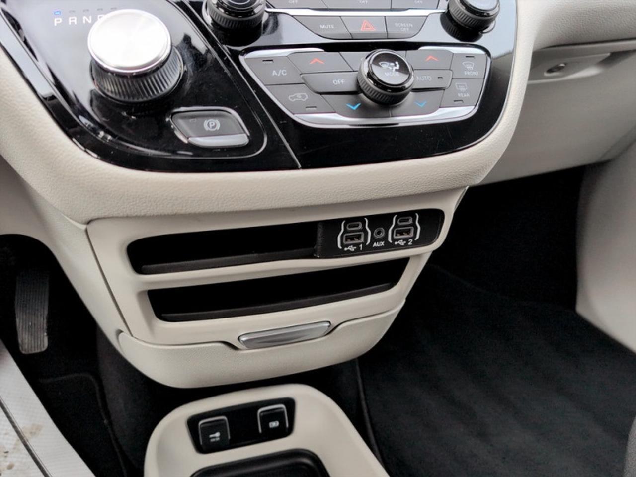 2021 Chrysler Pacifica Touring  *AWD SAFETY-TECH* Photo