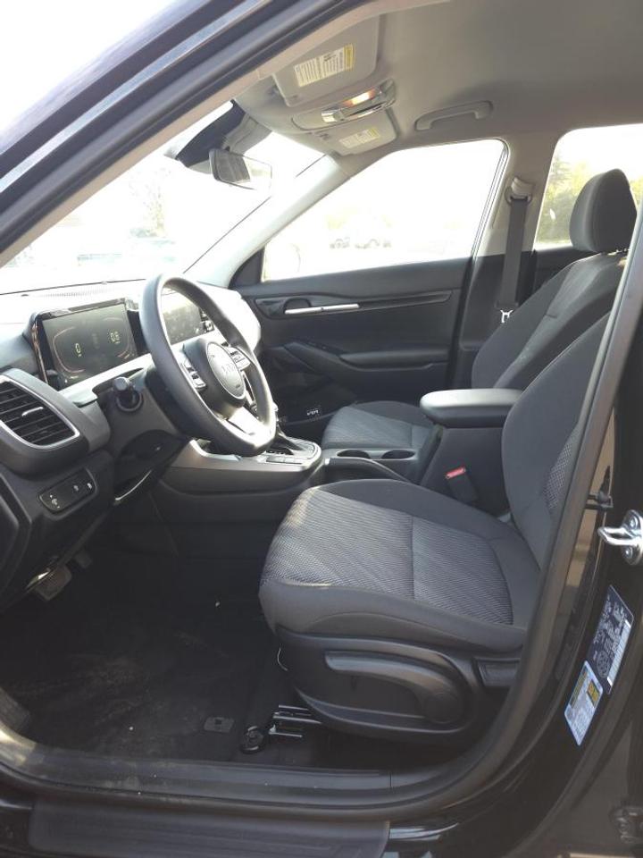 2025 Kia Seltos LX FWD Photo