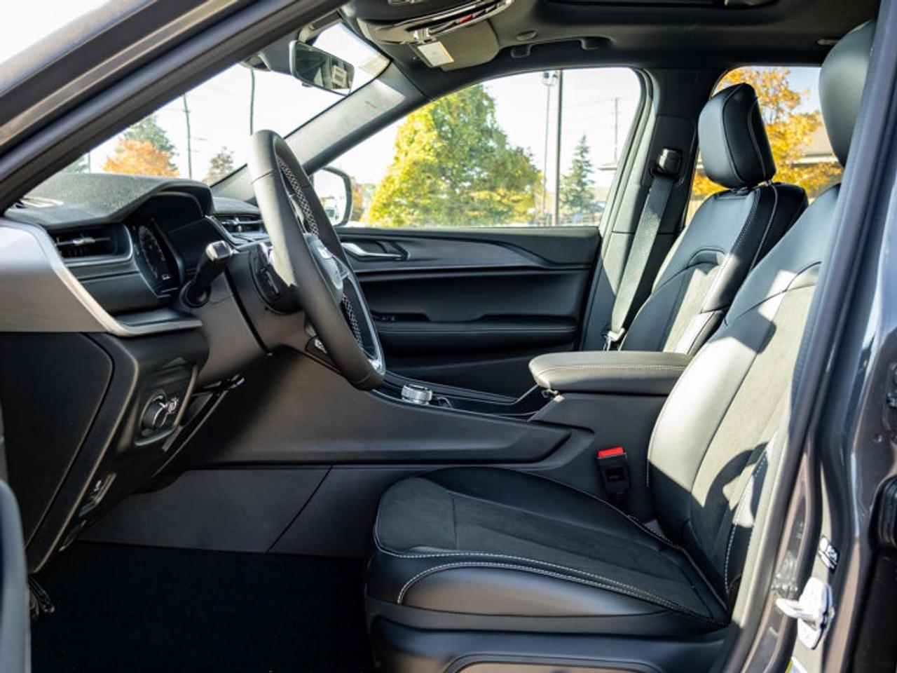 2025 Jeep Grand Cherokee Altitude Photo