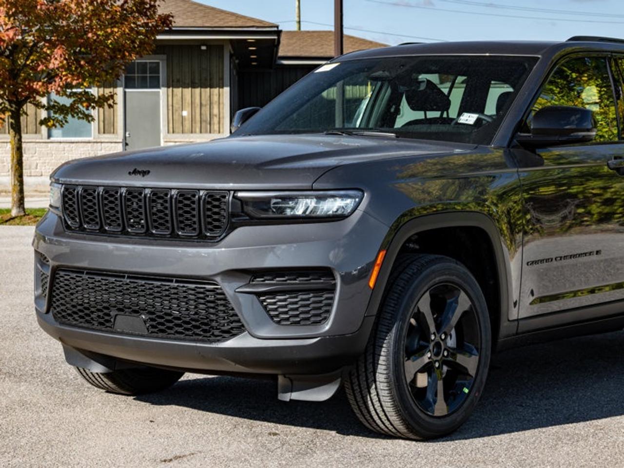 2025 Jeep Grand Cherokee Altitude Photo