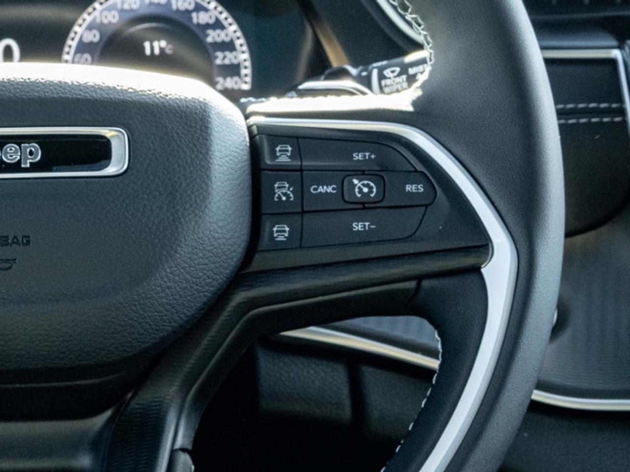 2025 Jeep Grand Cherokee Altitude Photo