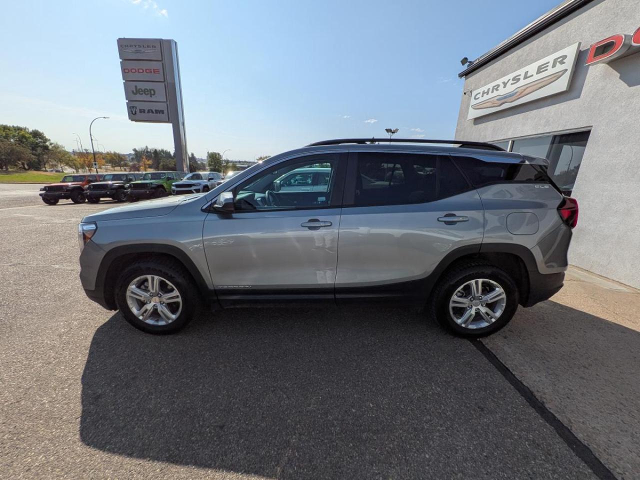 2024 GMC Terrain AWD 4DR SLE Photo3