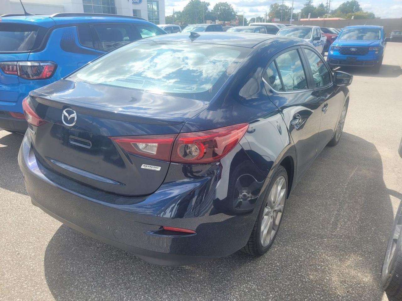 2014 Mazda MAZDA3 GT Photo9