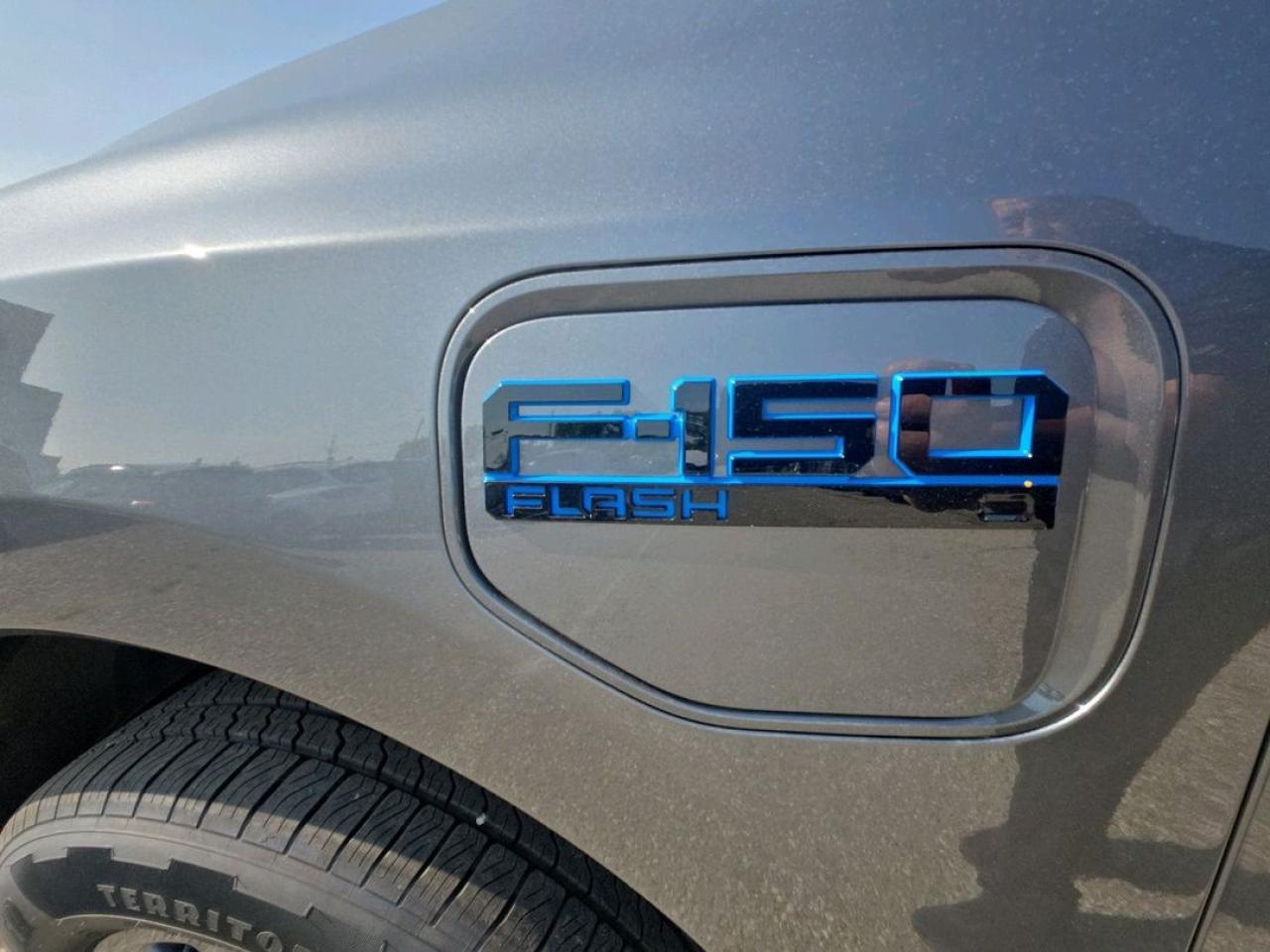 2025 Ford F-150 Lightning Flash Photo5