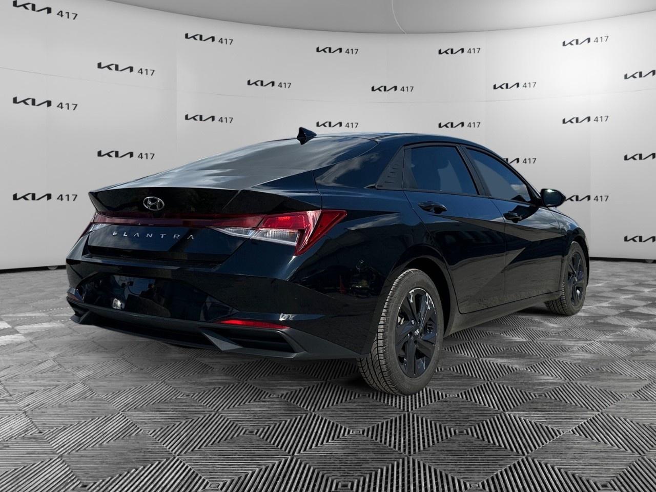 2023 Hyundai Elantra Preferred IVT w/Tech Pkg Photo4