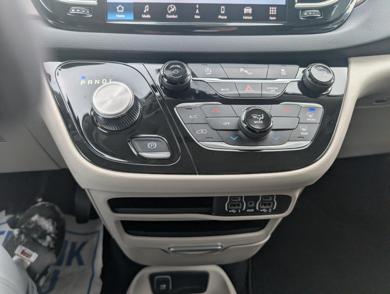 2024 Dodge Grand Caravan SXT Photo