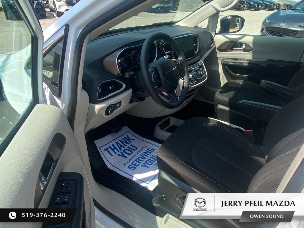 2024 Dodge Grand Caravan SXT 2WD Photo