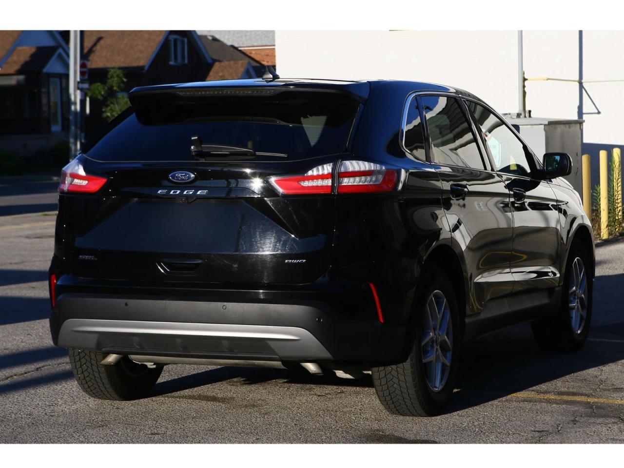 2023 Ford Edge SEL - AWD - Navigation - Leather Seats - Apple Car Play - Dual Zone Climate - Adaptive Cruise Photo