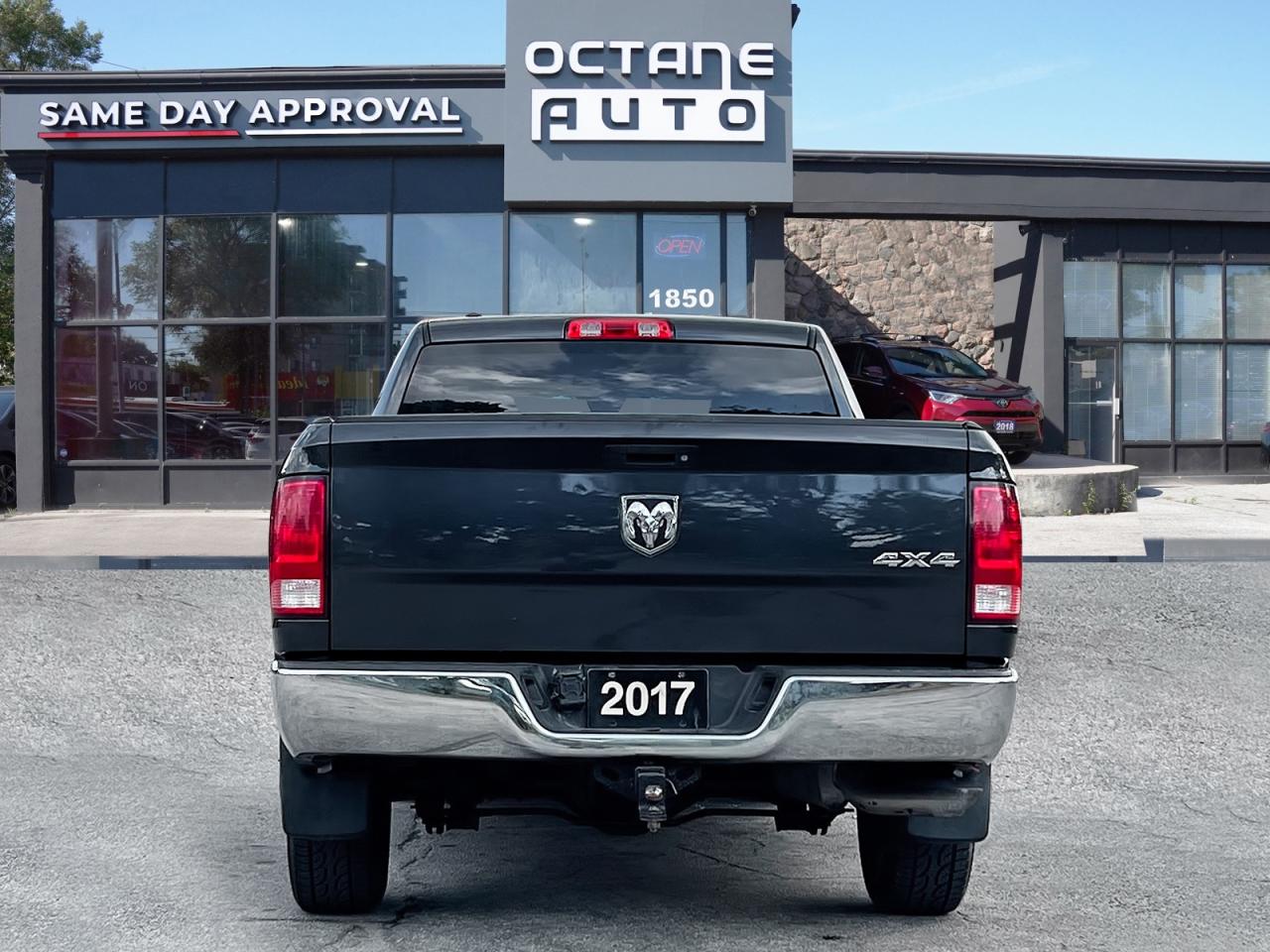 2017 RAM 1500 ST Photo4