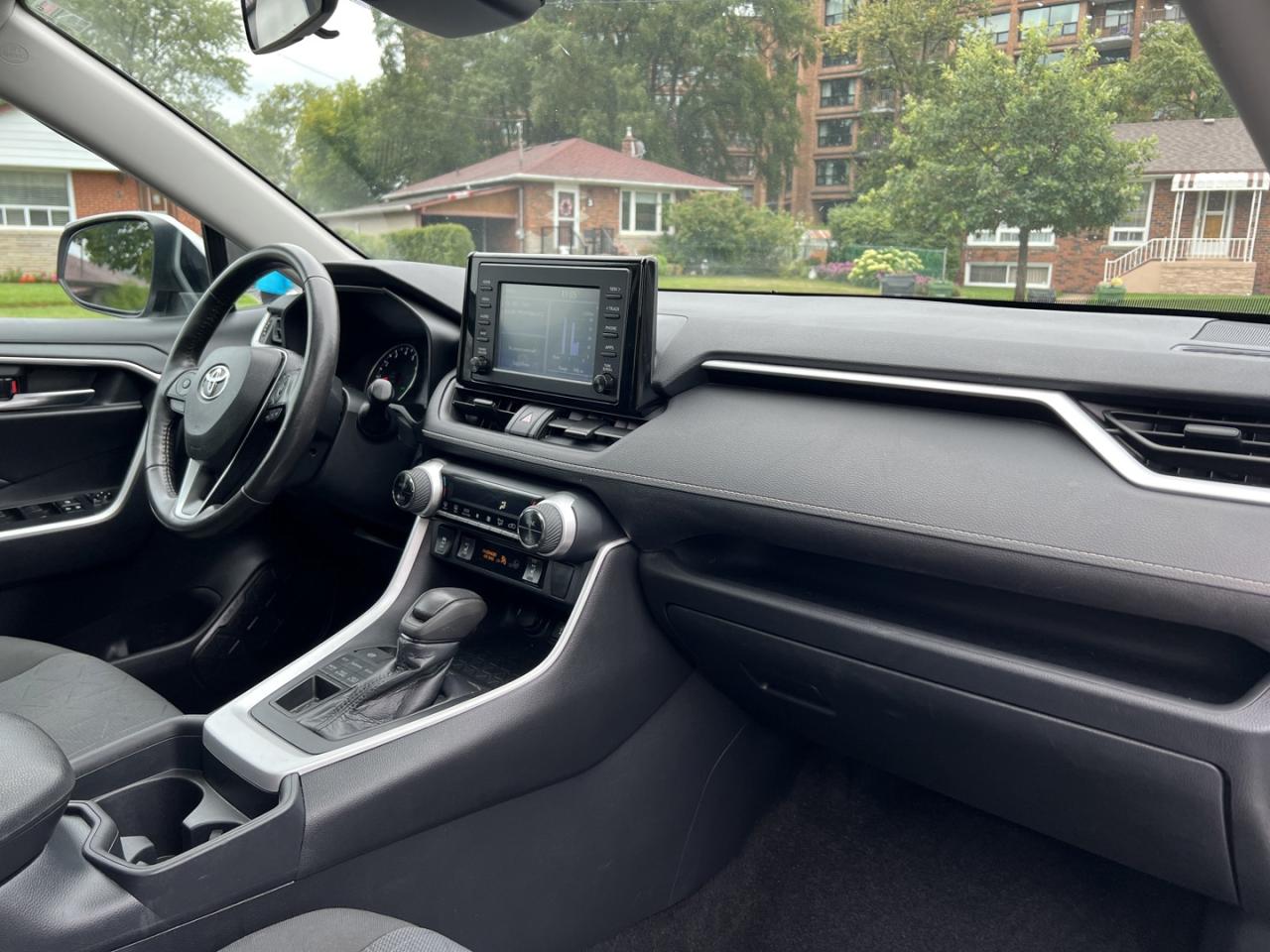 2020 Toyota RAV4 XLE AWD - Photo #10