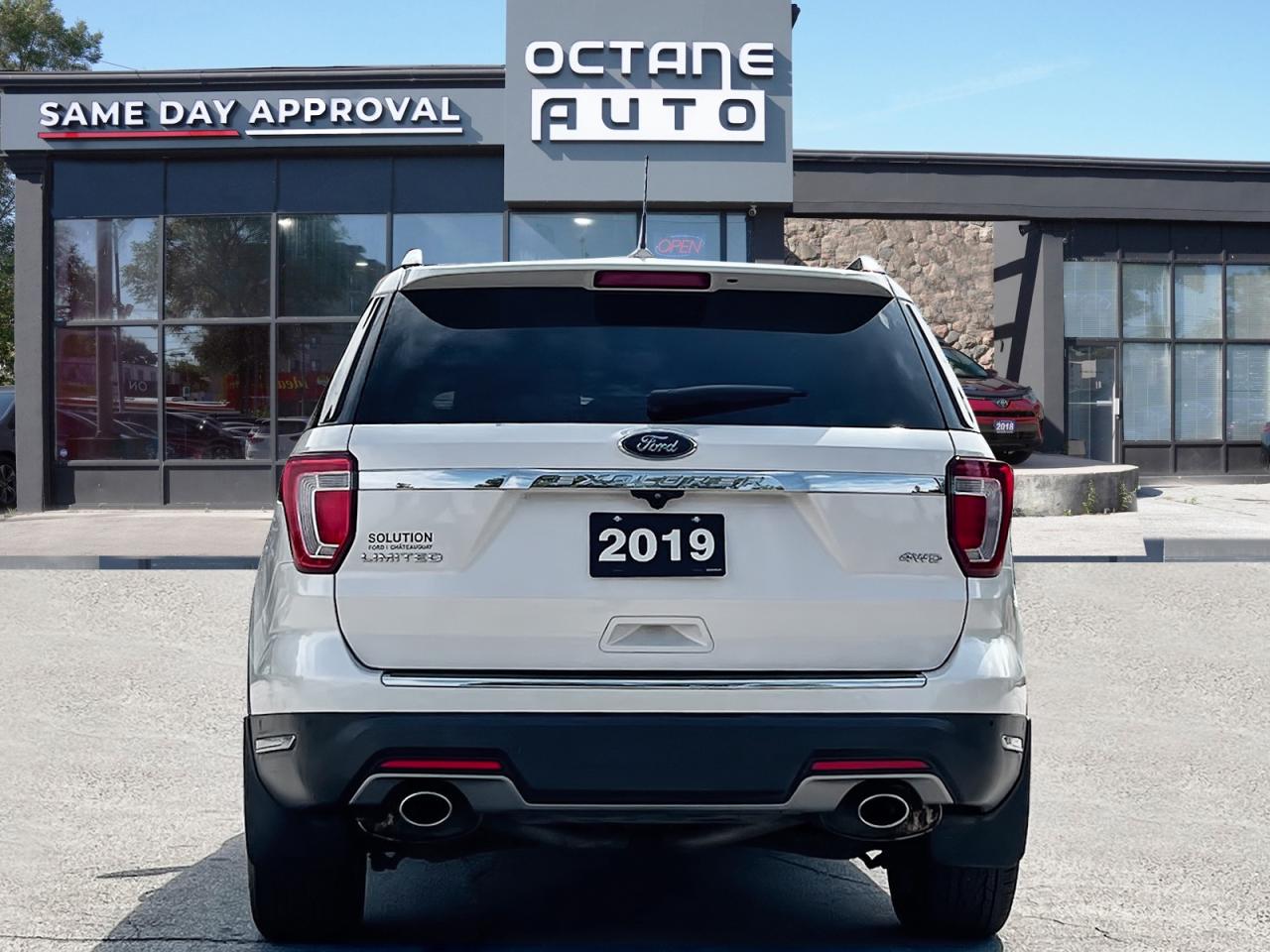 2019 Ford Explorer Limited 4WD Photo4