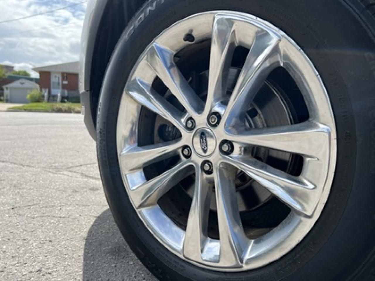 2019 Ford Explorer Limited 4WD Photo