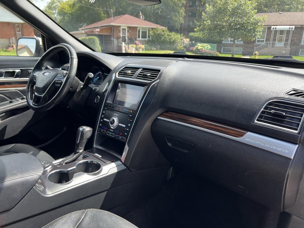 2019 Ford Explorer Limited 4WD Photo