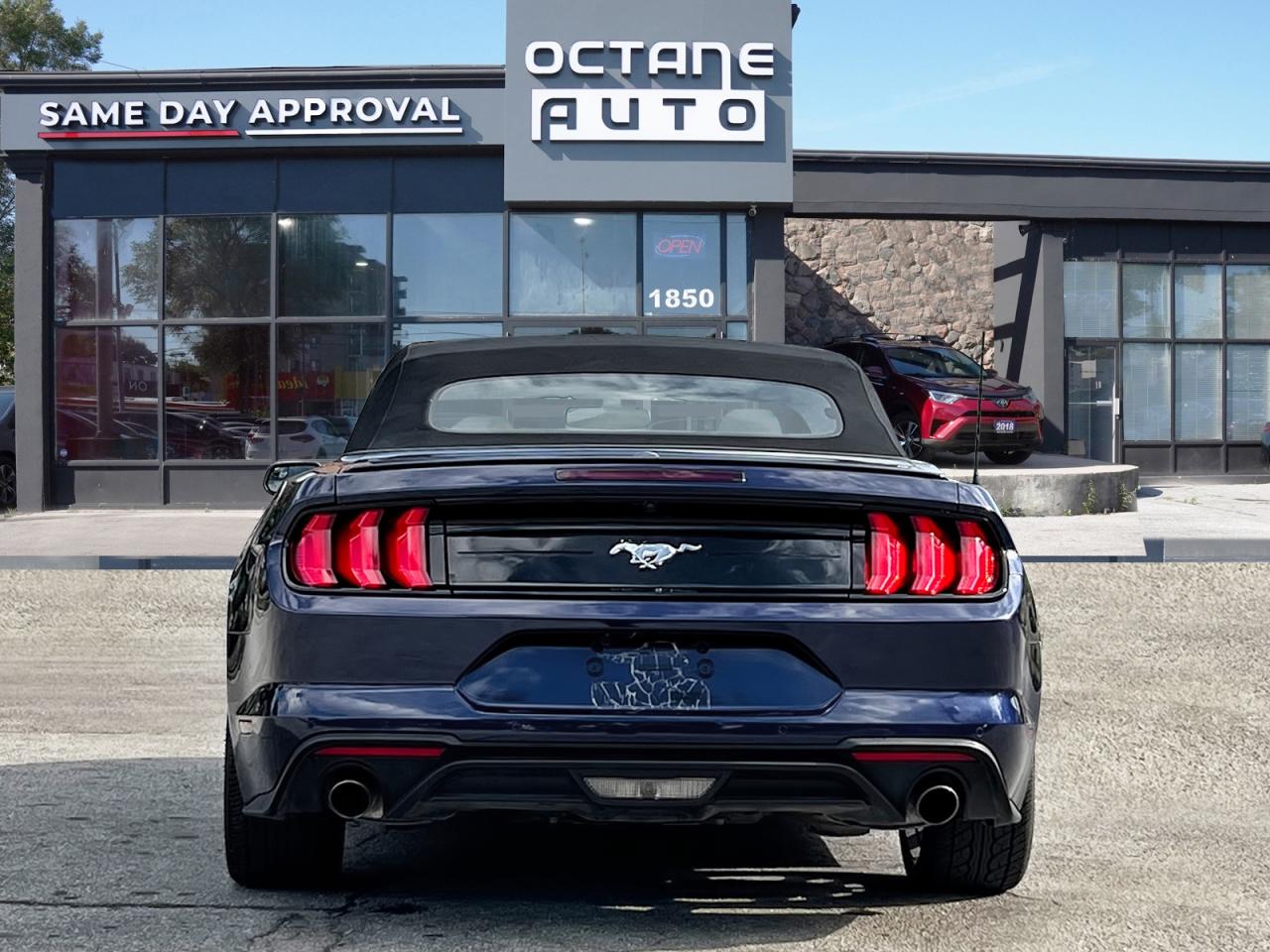 2018 Ford Mustang EcoBoost Premium Convertible Photo4